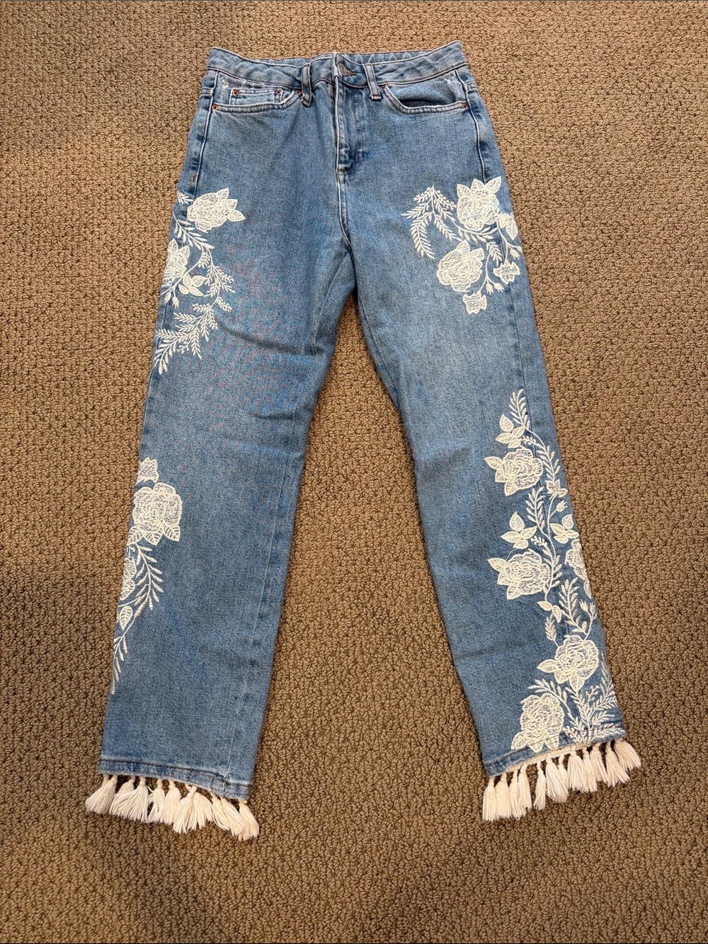 Blue Floral Embroidered Tassel-Hem Women's Cropped Jeans